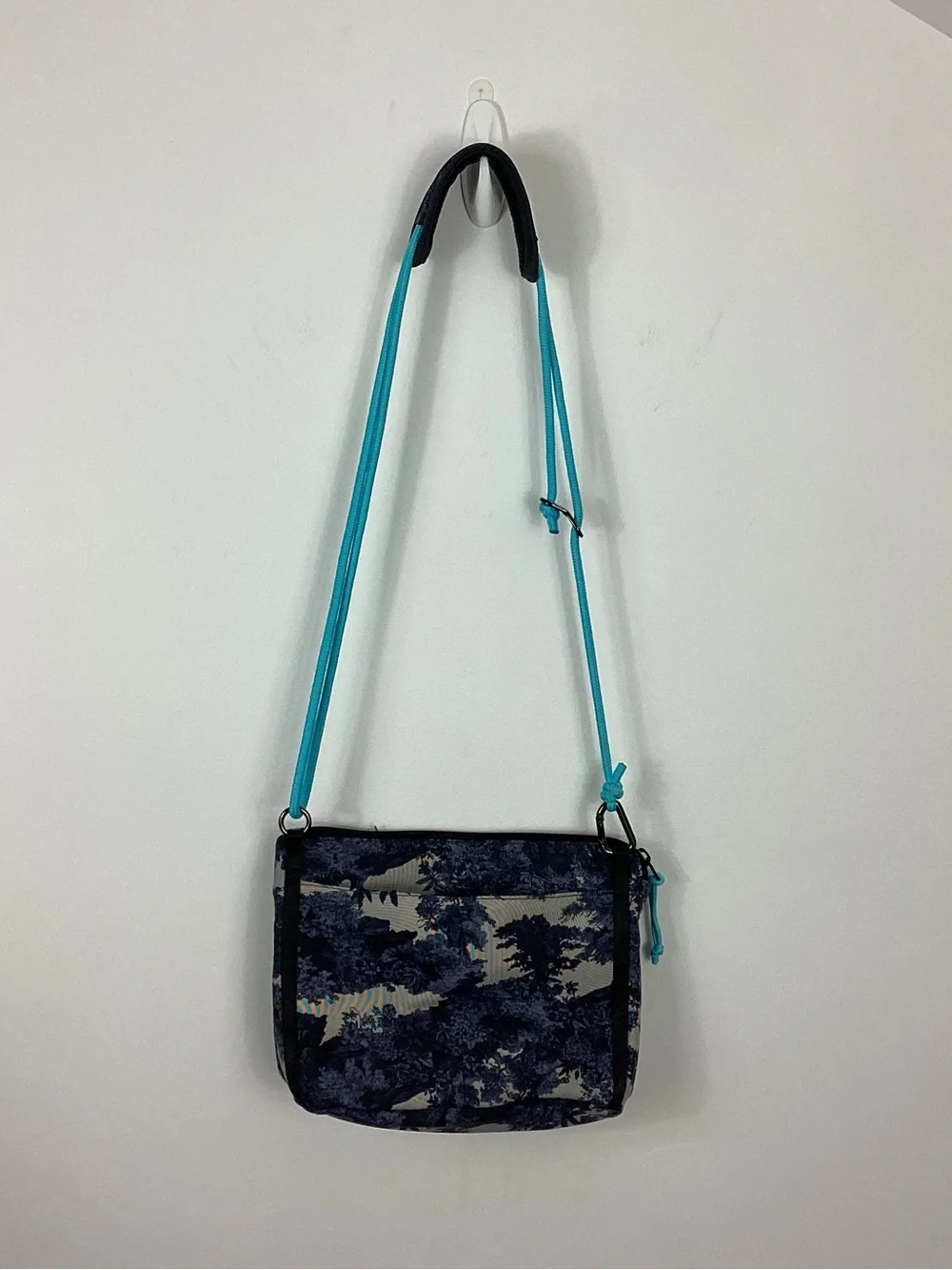 Lululemon Patch Logo Crossbody